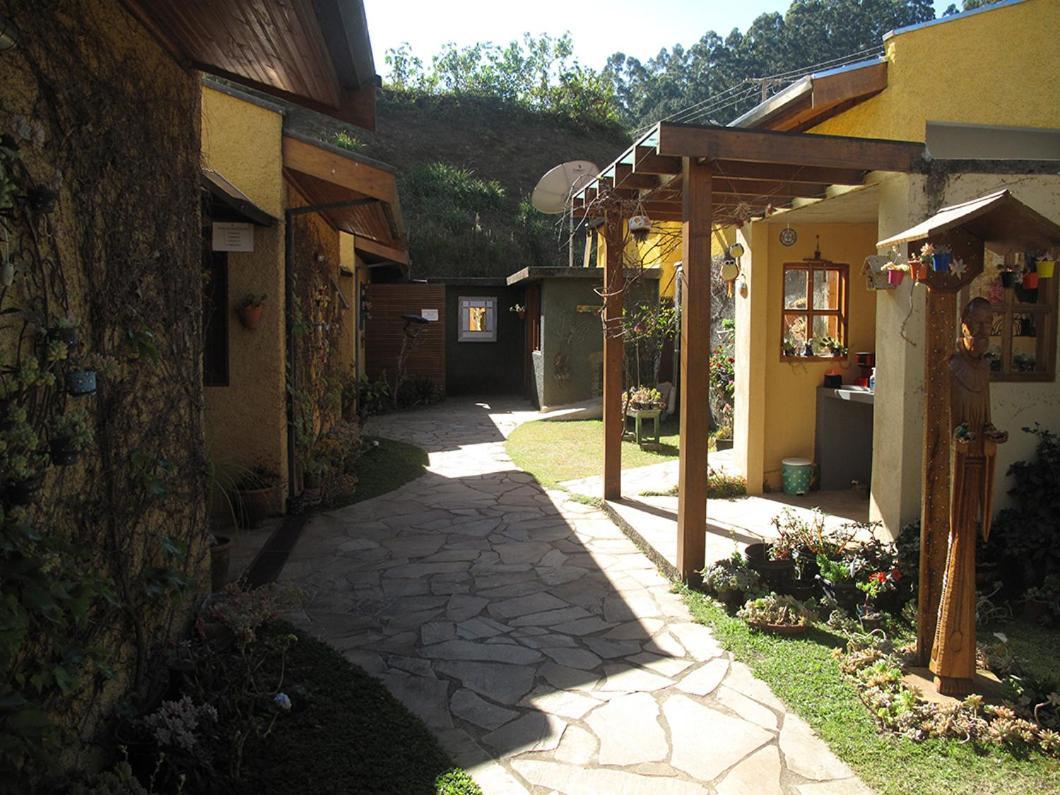 Hospedaria Vila Khepri Gonçalves Exterior foto